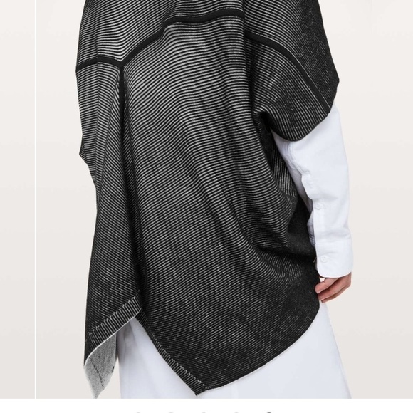 Lululemon Exaltation Wrap Black / Silver Ice - Picture 7 of 9